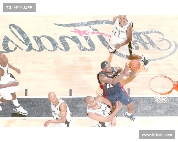 精彩瞬间回顾：NBA赛季经典对决与球队风采全面分析